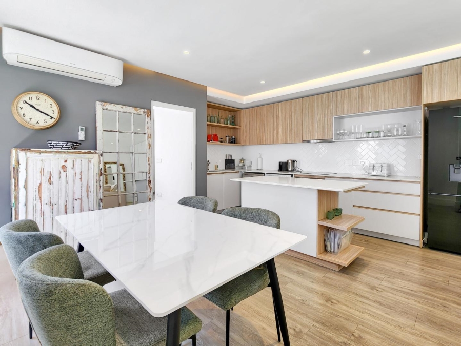 2 Bedroom Property for Sale in Sea Point Western Cape